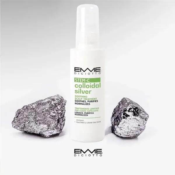 Argent colloïdal STEM-C Emme Diciotto entre deux blocs d'argent brut